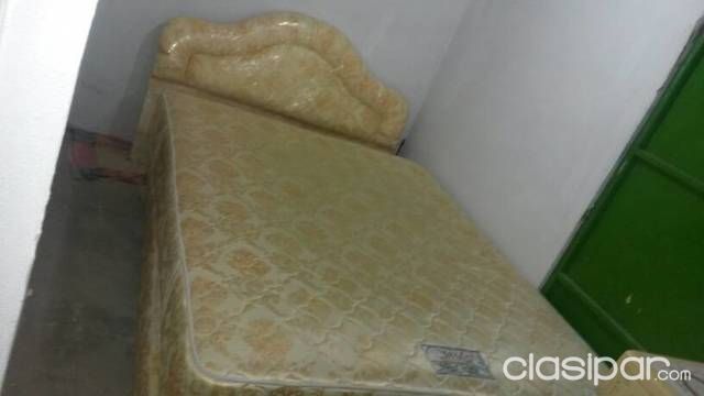 Una cama con cabecera — foto 2