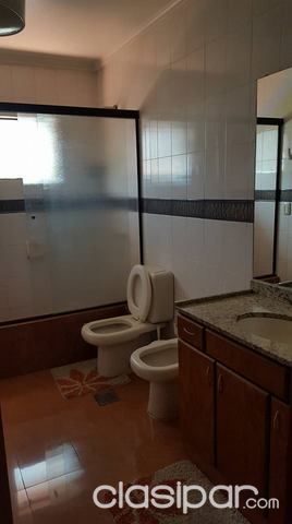 RESIDENCIA, BARRIO YCUA SATY, ZONA SANTA TERESA, 4 DORMITORIOS. — foto 3