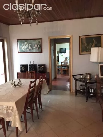 oferta! VENDO AMPLIA Y HERMOSA CASA TODA EN PLANTA BAJA SOBRE AZARA — foto 2