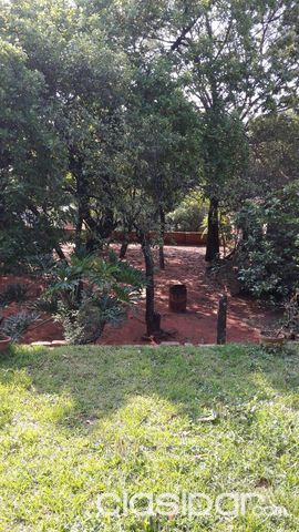 Hermosa casa con salón comercial sobre calle asfaltada — foto 2