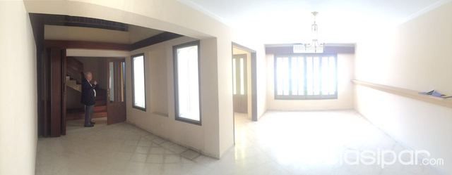ALQUILO HERMOSA Y AMPLIA CASA A 4 CUADRAS DE LA AV. CHOFERES DEL CHACO — foto 3