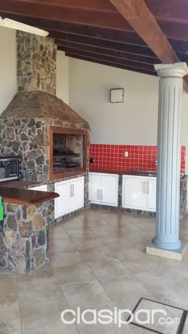 OPORTUNIDAD IMPERDIBLE!!! HERMOSA VIVIENDA EN BARRIO SAN MIGUEL — foto 2
