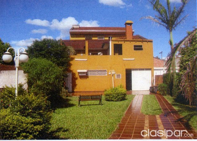 VENDO AMPLIA CASA EN ENCARNACION — foto 3