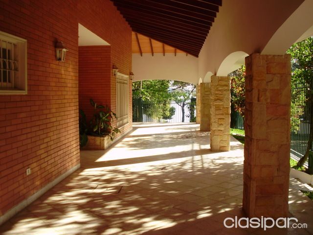 ALQUILO AMPLIA CASA EN EL CENTRO VERANO CASI SOBRE EL LAGO — foto 2