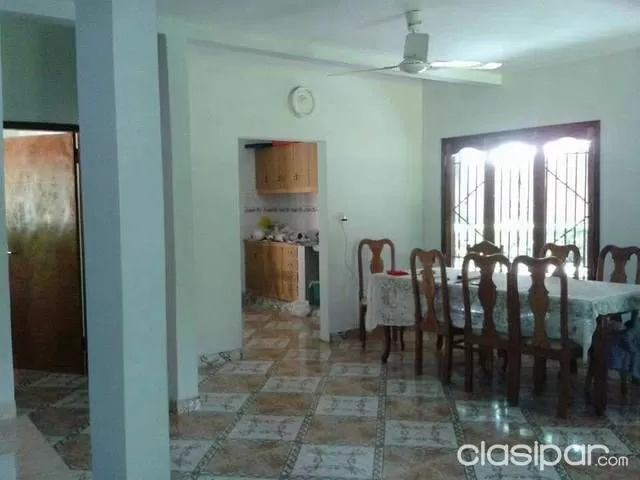 Vendo una casa de dos plantas pileta en Caacupe. — foto 2