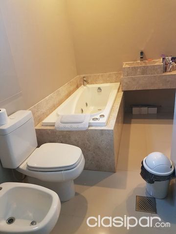 HERMOSO DUPLEX!!! UNICO EN SU ESTILO CON TRES HABITACIONES EN SUITE!!!!!!!!!!!!! — foto 3