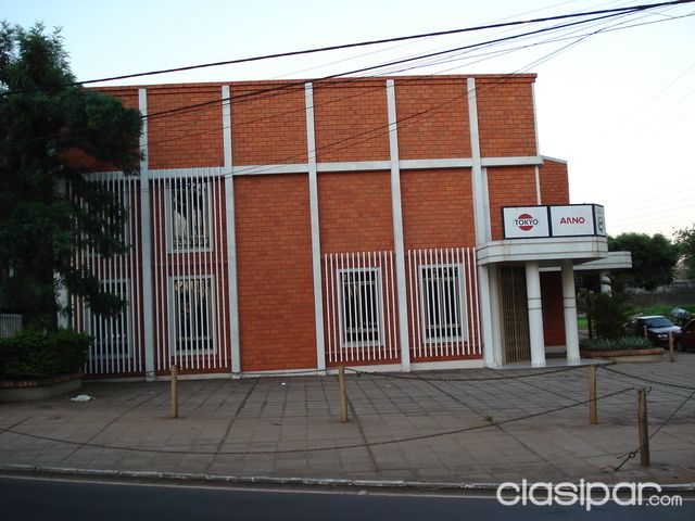 AMPLIO Y HERMOSO LOCAL SOBRE LA AVDA. MCAL LOPEZ A TRES CUADRAS DEL SHOPPING PINEDO — foto 2