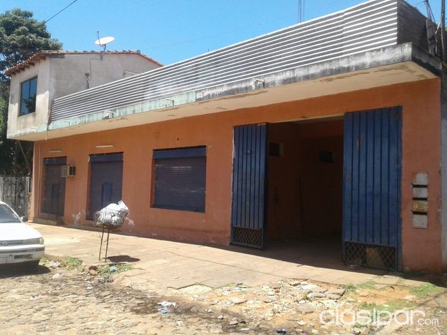 Casa con salones comerciales. En Oferta — foto 2