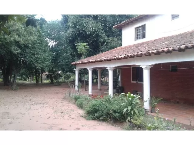 CASA DE 5 DORMITORIOS EN YPANE Departamento Central — foto 2