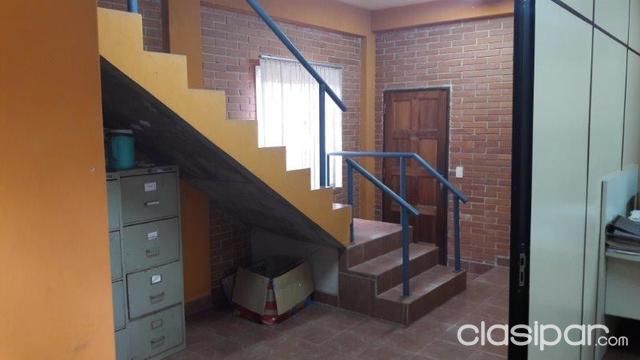EN VENTA – CASA EN LUQUE CON ESPACIO PARA OFICINAS O CONSULTORIO — foto 2