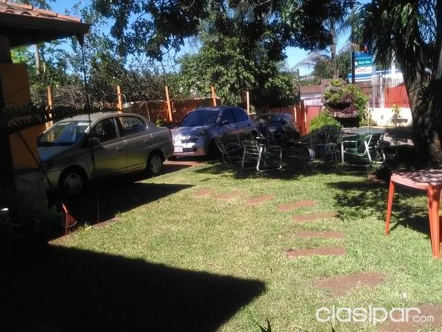 HERMOSA CASA EN SAN LORENZO, CON PISCINA, SOBRE CALLE PRINCIPAL, SUPERFICIE 620 m2 — foto 2