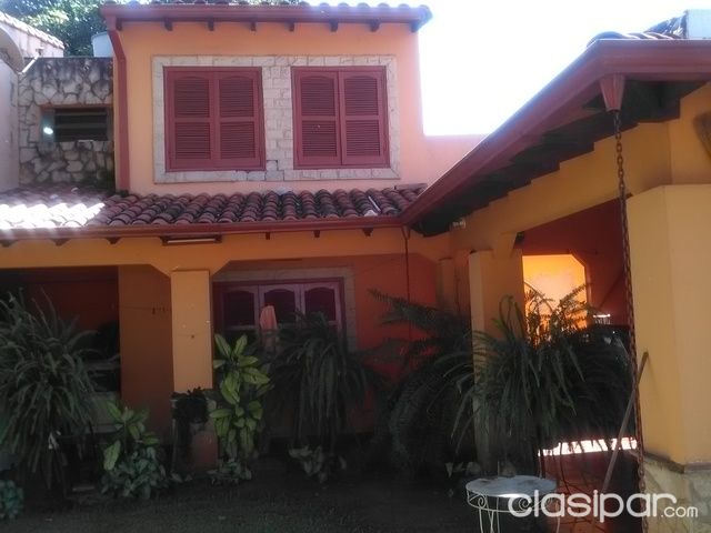 HERMOSA CASA EN SAN LORENZO, CON PISCINA, SOBRE CALLE PRINCIPAL, SUPERFICIE 620 m2 — foto 3