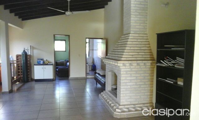 HERMOSA CASA DE 2 PLANTAS A 50 METROS DEL ASFALTO EN SAN LORENZO — foto 3