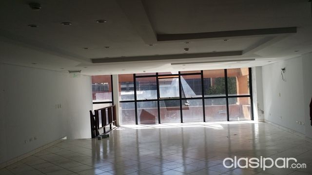 Salón comercial sobre Alberdi zona centro — foto 3