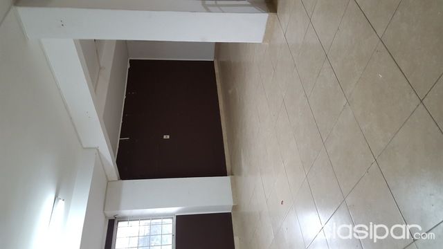 Espectacular Salón en esquina a una cuadra del palacio de justicia — foto 2