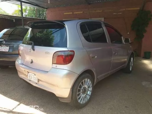 Toyota Vitz 2000 - foto 2