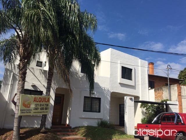 HERMOSA CASA MODERNA Y TOQUES RÚSTICOS CON PATIO Y PISCINA — foto 2