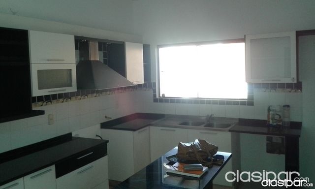 ALQUILO CASA TIPO DUPLEX EN ESQUINA, DE SUPER LUJO!! BARRIO LOS LAURELES — foto 3