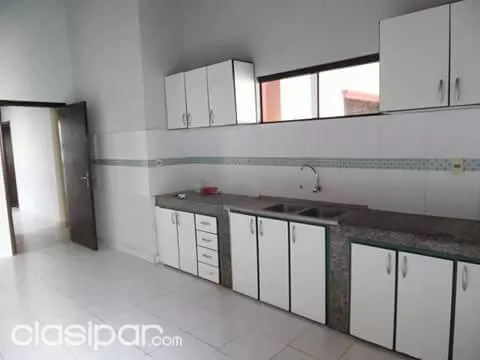 Casa en 4to Barrio Luque. terreno de 12x35, calle asfaltada. — foto 2