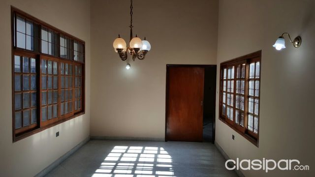 VENDO AMPLIA Y HERMOSA CASA EN BARRIO SAJONIA — foto 3