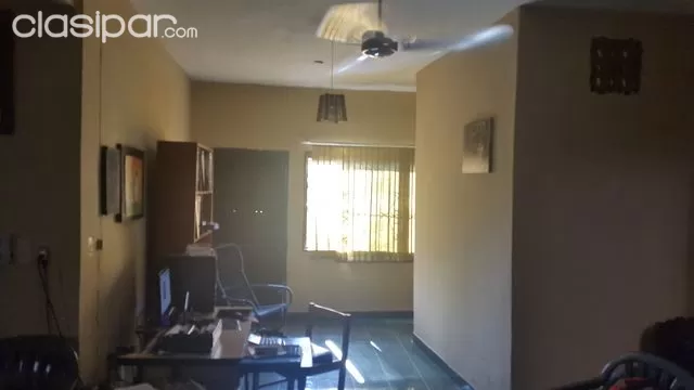REMATO CASA CON 2 SALONES - COCHERA - ZONA ASUNCION — foto 3