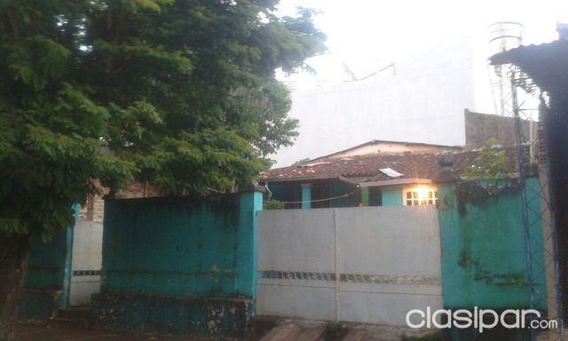 VENDO CASA CON SALIDA A DOS CALLES EN BARRIO CENTRO A UNA CUADRA Y MEDIA DE OASIS DE TRAS DE SHOPPING JARDIN POR 280.000 DÓLAR — foto 2