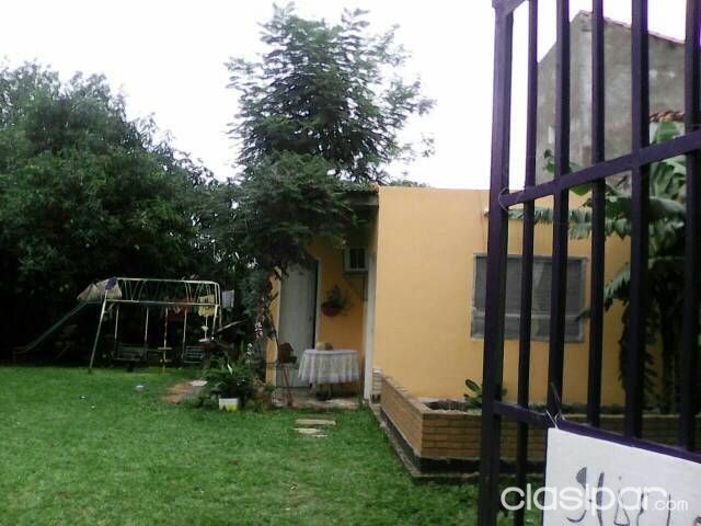 Sólo para Exigentes. Casa con terreno título y servicios al día. 15 x 30 Árboles frutales, pasto de primera. A tres cuadras de la Avenida Manuel Ortiz Guerrero y del Hiper Luisito de Ñemby. — foto 2