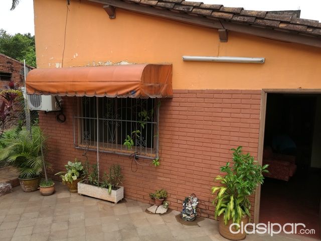 VENDO CASA A MEDIA CUADRA DE AVDA FDO DE LA MORA Y A UNA CUADRA DE BARTOLOME DE LAS CASAS SOBRE CALLE ASFALTADA TENIENTE ALCORTA — foto 2