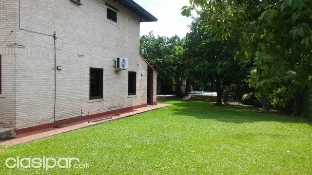 RESIDENCIA DE 2 PLANTAS EN ESQ. ZONA SHOPPING SAN LORENZO — foto 2