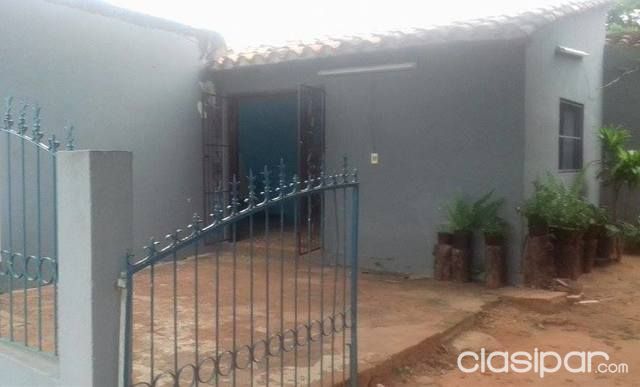 OFERTO - HERMOSA Y AMPLIA CASA CON SALON COMERCIAL Y SOBRE LA AVENIDA IMPORTANTE EN SAN LORENZO... — foto 2