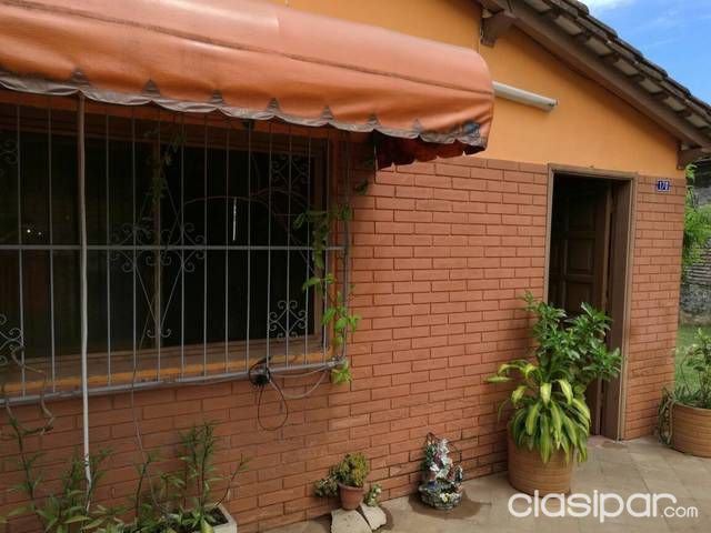 Casa con excelente ubicacion a media cuadra de avda Fdo de la Mora casi bartolome de las Casas — foto 2