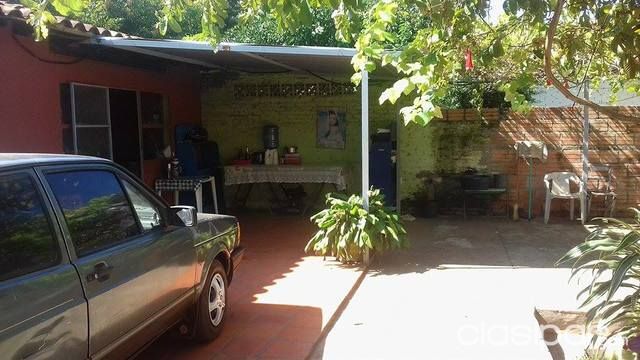 REMATO - HERMOSA CASA EN ZONA DE SAN LORENZO SOBRE UN ASFALTADO PRINCIPAL CERCA DE UN HOSPITAL PUBLICO.. — foto 2