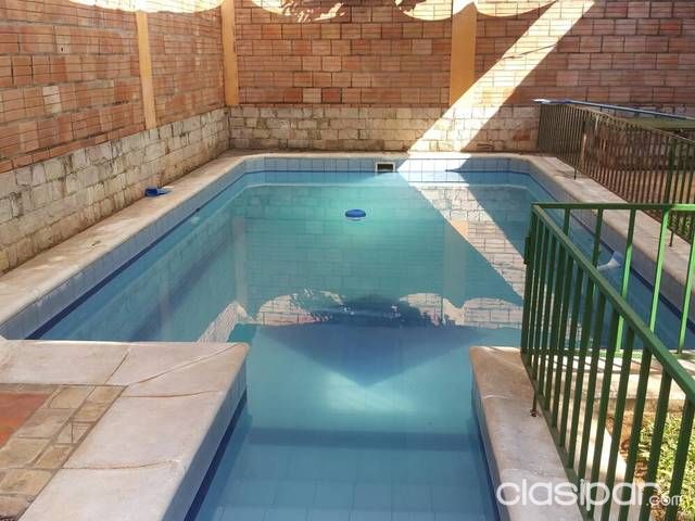 VENDO OFERTA CASA CON QUINCHO Y PILETA OFERTA OFERTA!!! A 1 CUADRA DE LA UNINORTE ITAUGUA 5 HABITACIONES PILETA AZULEJADO Y FILTRO 4BAÑOS SALA COCINA — foto 2