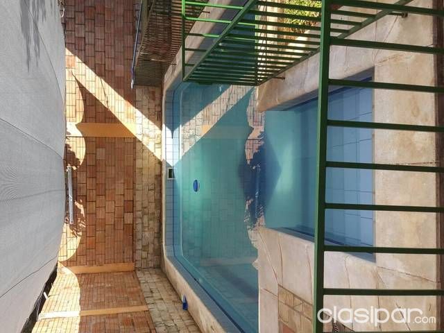 VENDO OFERTA CASA CON QUINCHO Y PILETA OFERTA OFERTA!!! A 1 CUADRA DE LA UNINORTE ITAUGUA 5 HABITACIONES PILETA AZULEJADO Y FILTRO 4BAÑOS SALA COCINA — foto 3