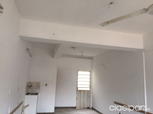 Salones Comerciales sobre Avenida principal Lambare — foto 2