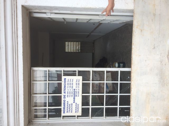 Salones Comerciales sobre Avenida principal Lambare — foto 3