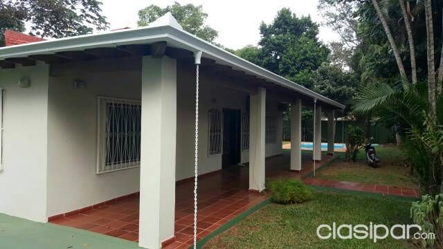 CASA EN AREA 1 TITULADA CIUDAD DEL ESTE — foto 3