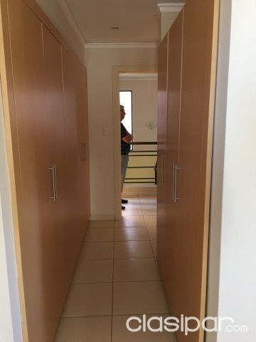 Vendo en Boulevard Luque Hermosa casa de 3 dorm — foto 3