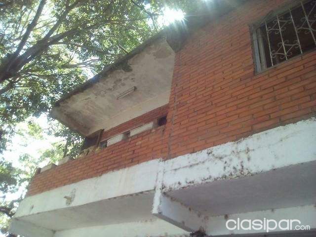 Vendo a pasos del Multiplica una propiedad de 2 Pisos con Departamentos para Inversion — foto 2