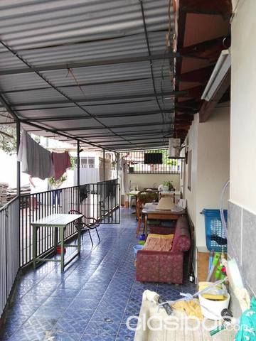 Venta en Lambaré! Entre Barrio Palomar y Barrio Palomino. 3 casas en 1 solo terreno! A 250 metros de Bruno Guggiari y Pirizal. — foto 2