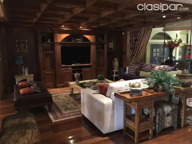 VENDO LUJOSA RESIDENCIA, BO. BERNARDINO CABALLERO, ZONA SEMINARIO — foto 3