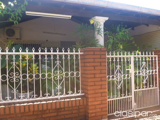 VENDO CASA EN ENCARNACIÓN- BARRIO SAN PEDRO A MINUTOS DEL CENTRO URBANO — foto 2