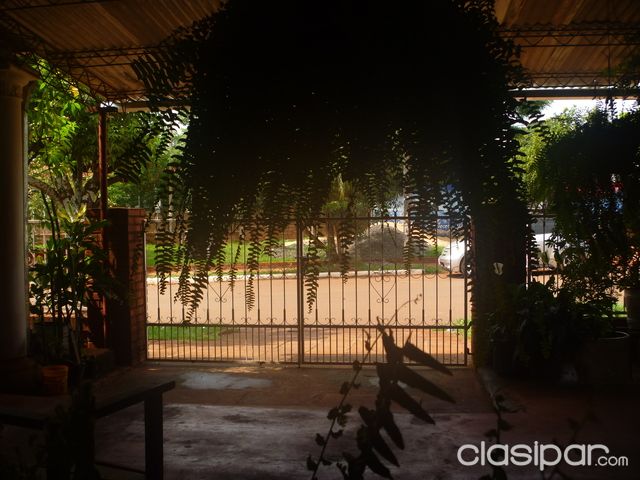 VENDO CASA EN ENCARNACIÓN- BARRIO SAN PEDRO A MINUTOS DEL CENTRO URBANO — foto 3