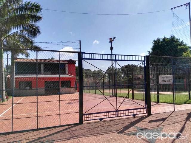 Salón de eventos con cancha de fútbol — foto 2