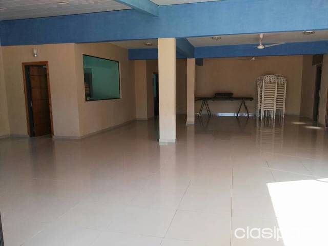 Salón de eventos con cancha de fútbol — foto 3