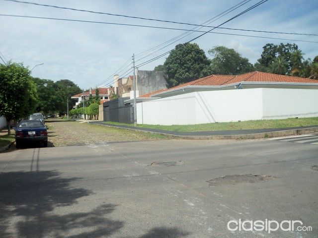 VENDO ELEGANTE RESIDENCIA ZONA BARRIO LOS LAURELES TODA EN UNA PLANTA — foto 2