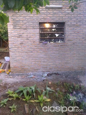 ALQUILO casa nueva,amplio patio.Hernandarias — foto 2