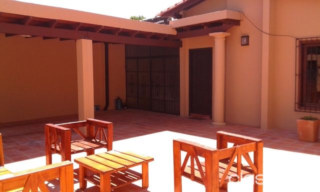 Vendo casa en Lambare zona Paseo Cerro Alto. Excelente ubicación!! — foto 2