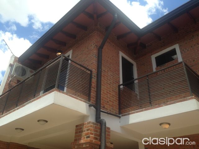 VENDO DUPLEX EN LAMBARÉ — foto 2