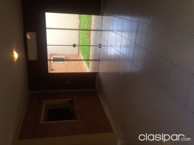VENDO DUPLEX EN LAMBARÉ — foto 3